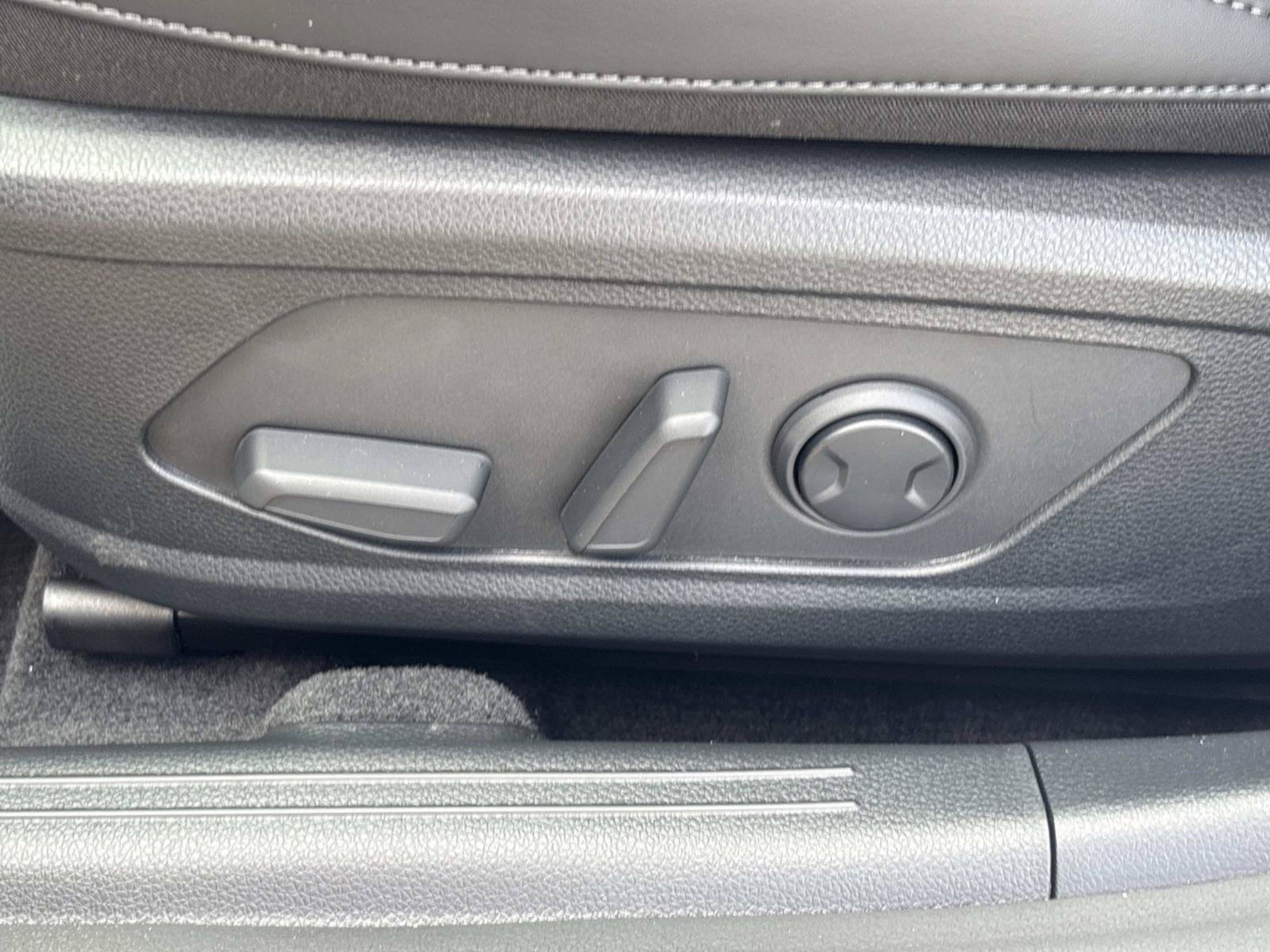 New 2027 Snow White Pearl Kia GT-Line image 19