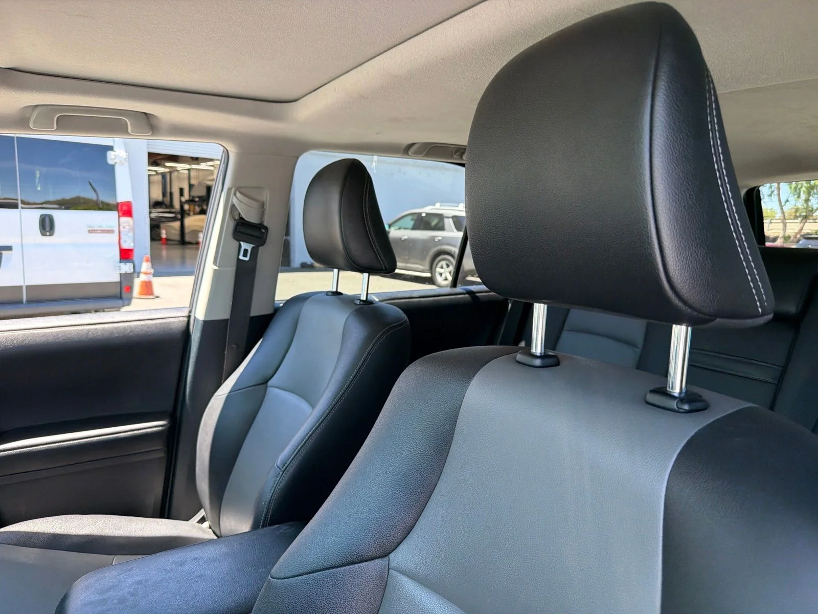 Used 2015 Magnetic Gray Metallic Toyota SR5 Premium image 7