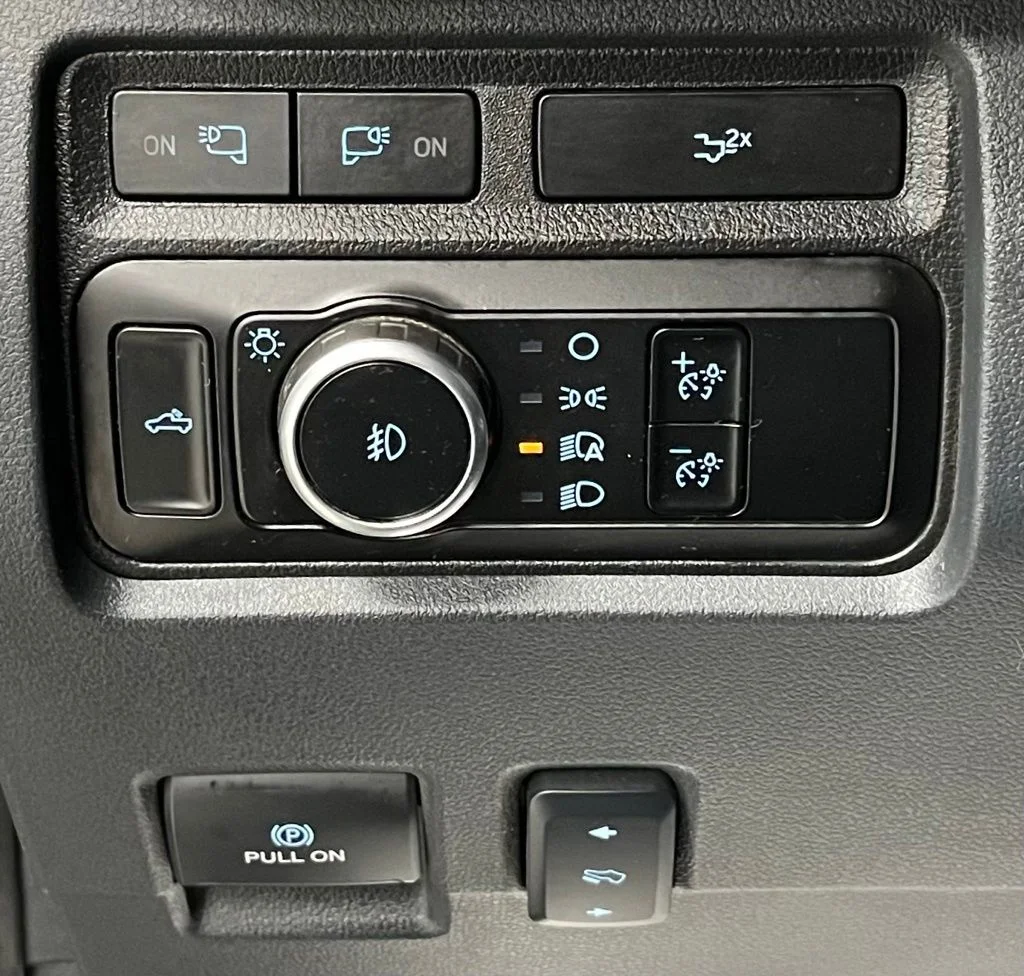 Used 2023 White Ford Lariat image 32