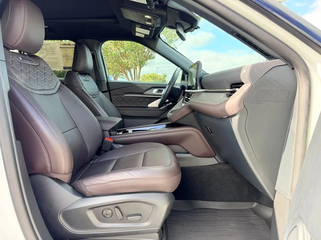 Used 2025 White Ford Platinum image 11
