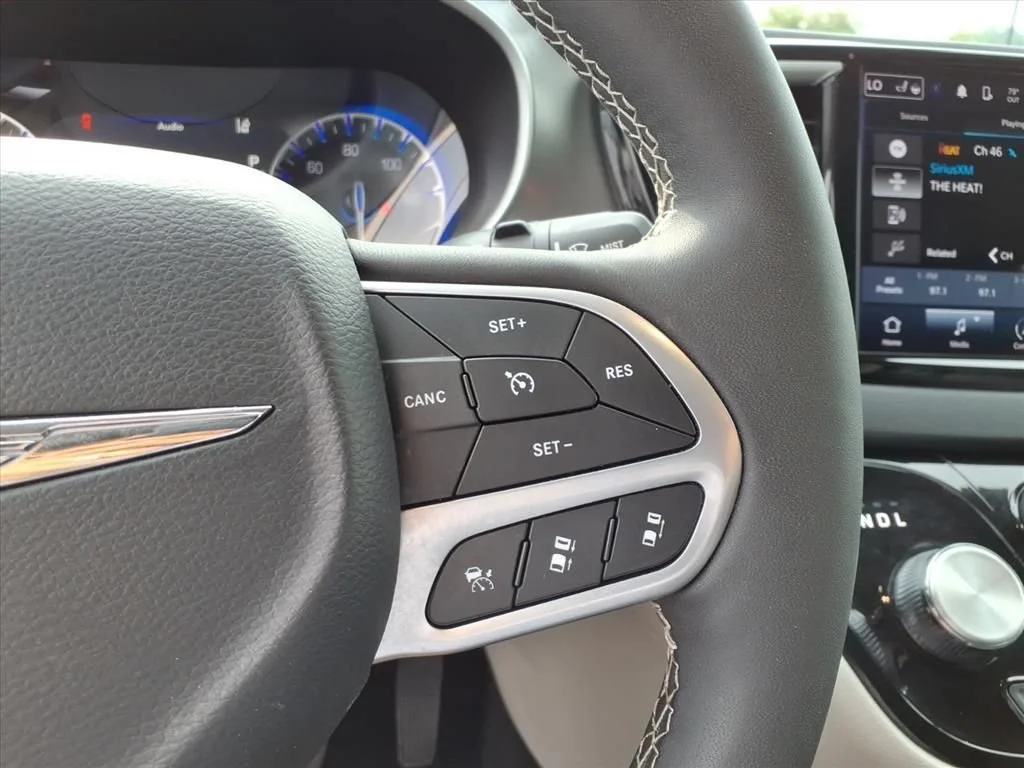 Used 2024 White Chrysler Touring L image 15