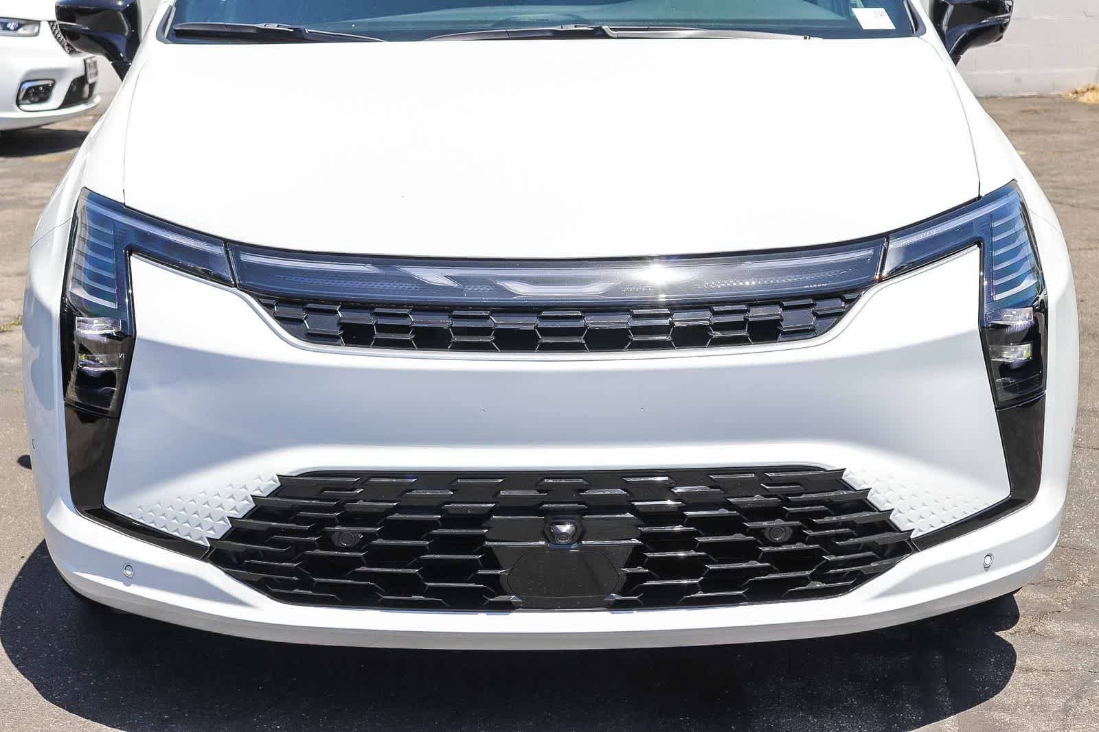 New 2027 Bright White Clear-Coat Exterior Paint Chrysler Select image 9
