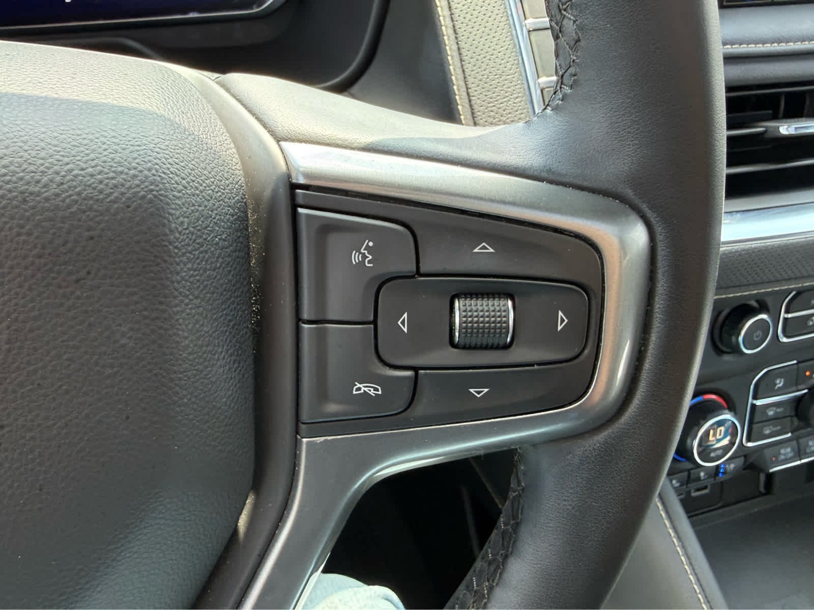 Used 2024 Summit White Chevrolet Premier image 26