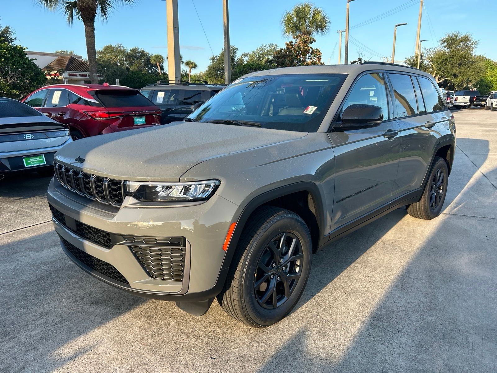 New 2027 Sting-Gray Clear-Coat Paint Jeep Laredo Altitude image 20