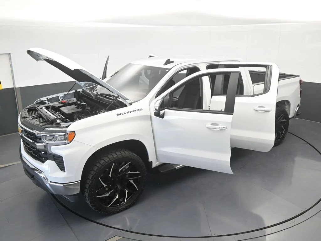 Used 2026 Summit White Chevrolet LT image 65