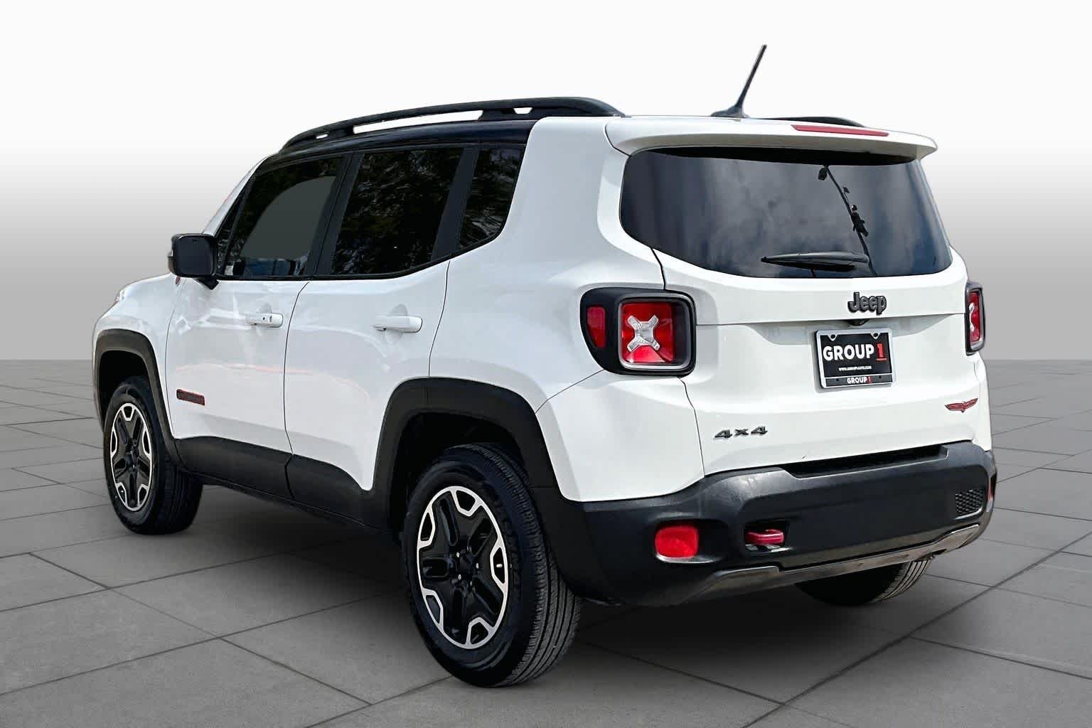 Used 2017 Alpine White Jeep Trailhawk image 12