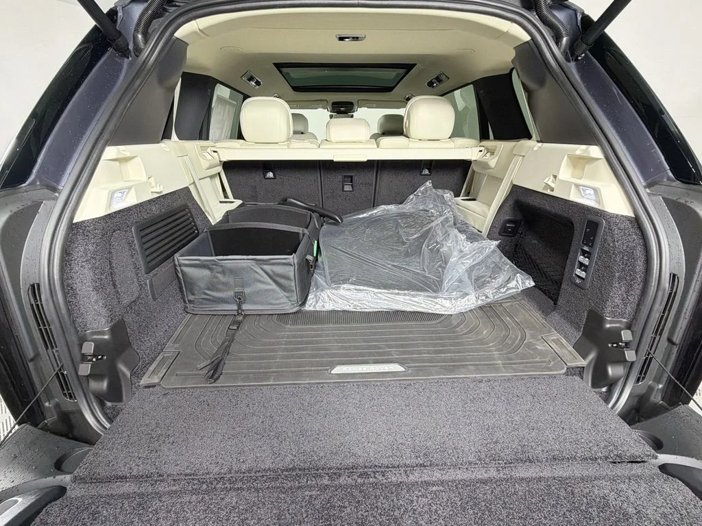New 2026 Varesine Blue Land Rover SE 7 Seats image 28