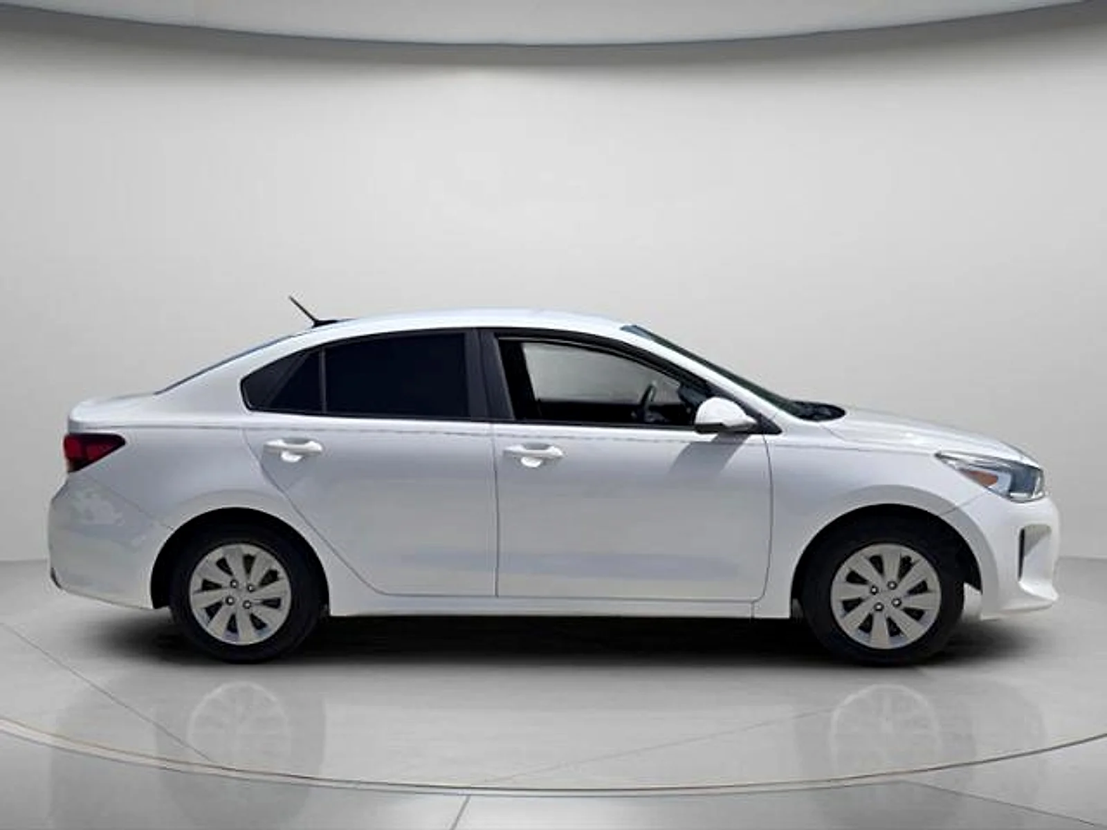 Used 2019 Clear White Kia S image 3