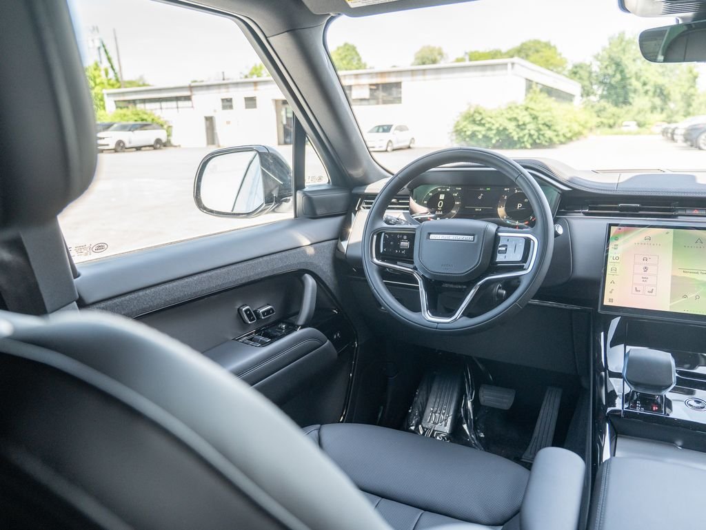 New 2026 Fuji White Land Rover SE image 18
