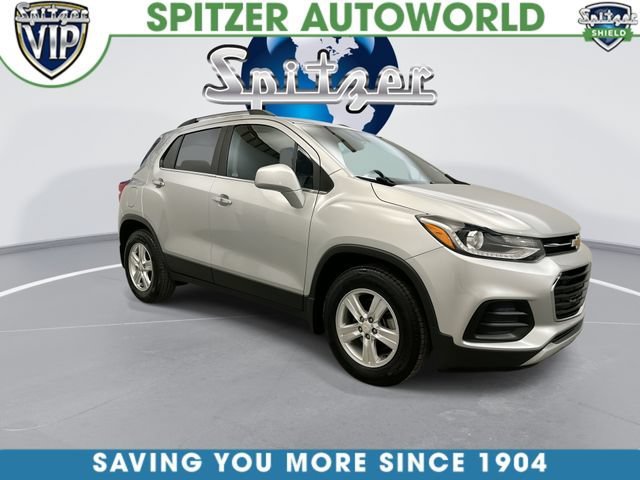 Used 2018 SILVER ICE METALLIC Chevrolet LT image 3