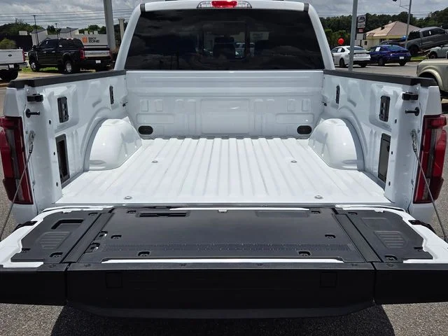 New 2026 Oxford White Ford Lariat image 7