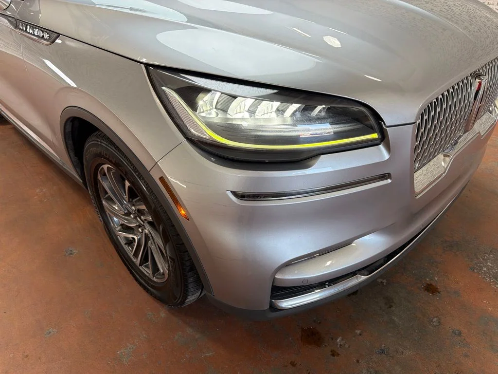 Used 2022 Silver Radiance Metallic Clearcoat Lincoln Standard image 9