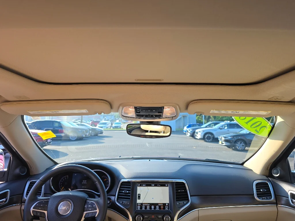 Used 2018 Velvet Red Pearl Coat Jeep Limited image 27