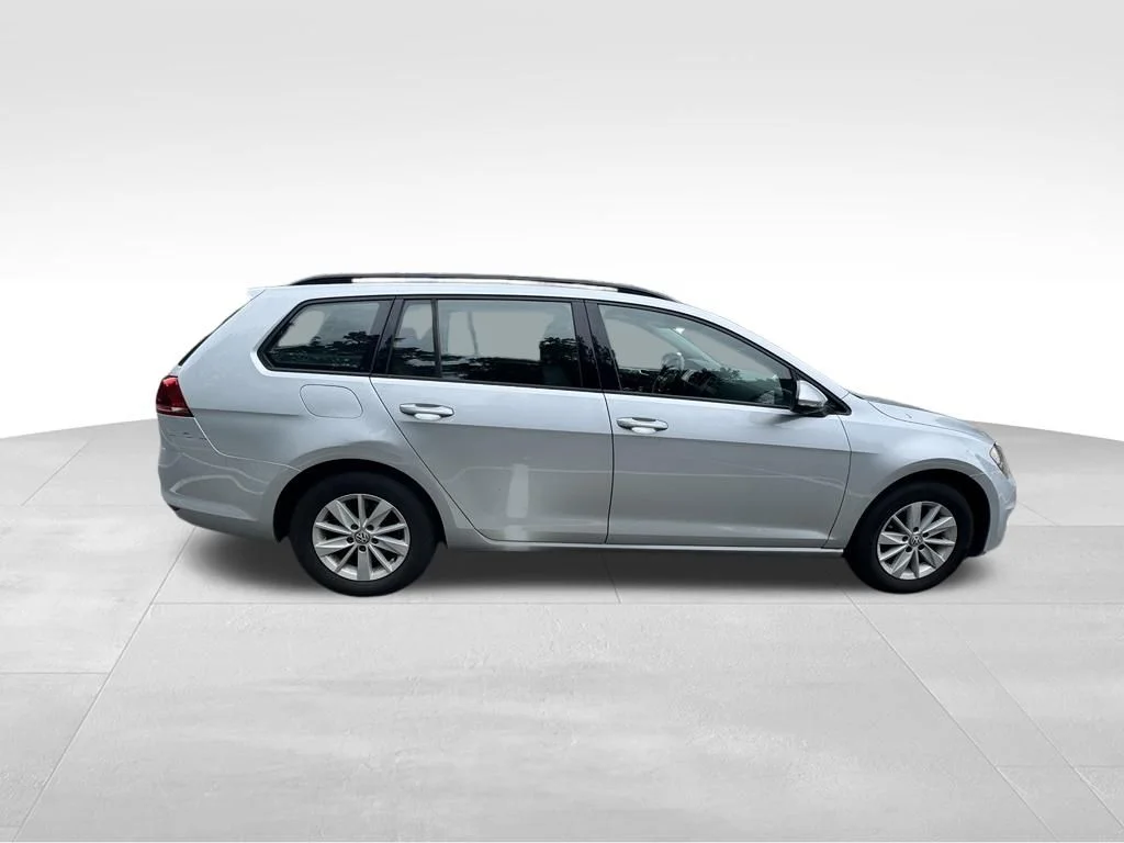 Used 2017 Silver Volkswagen  image 5