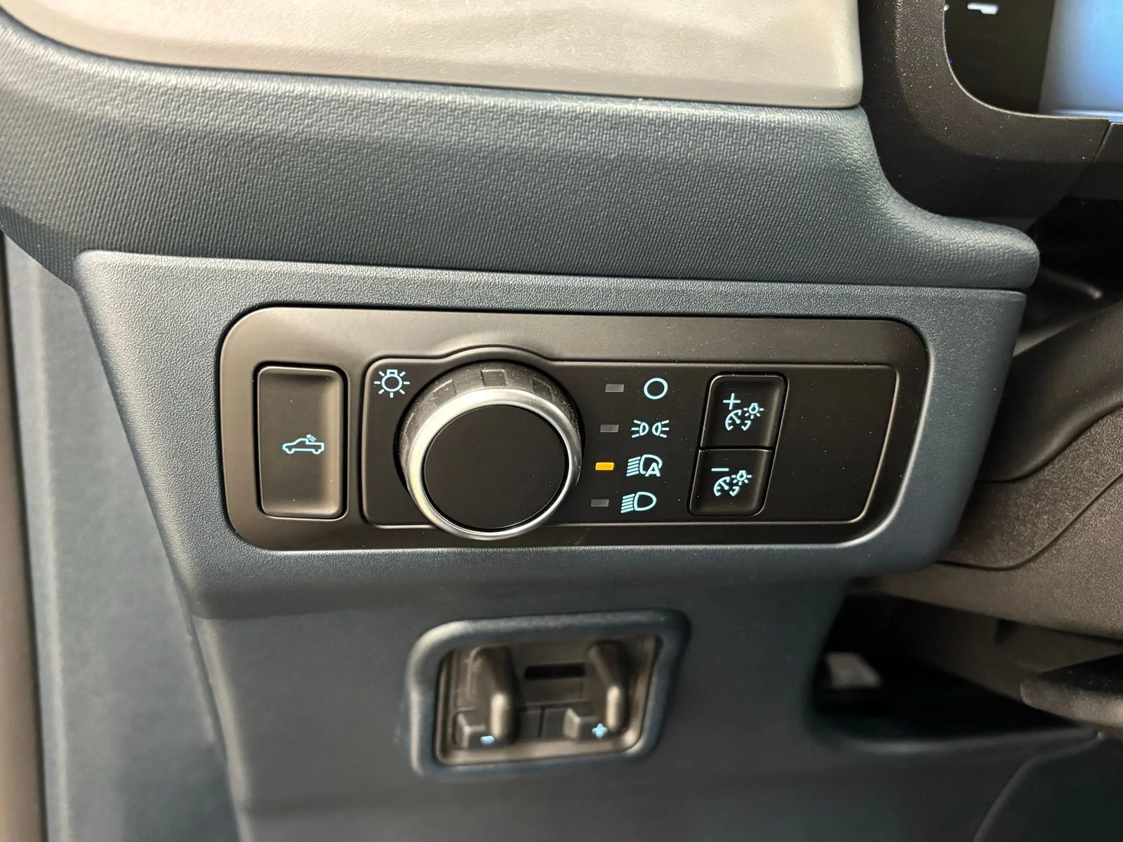 2025 Ford Maverick XLT - Photo 9