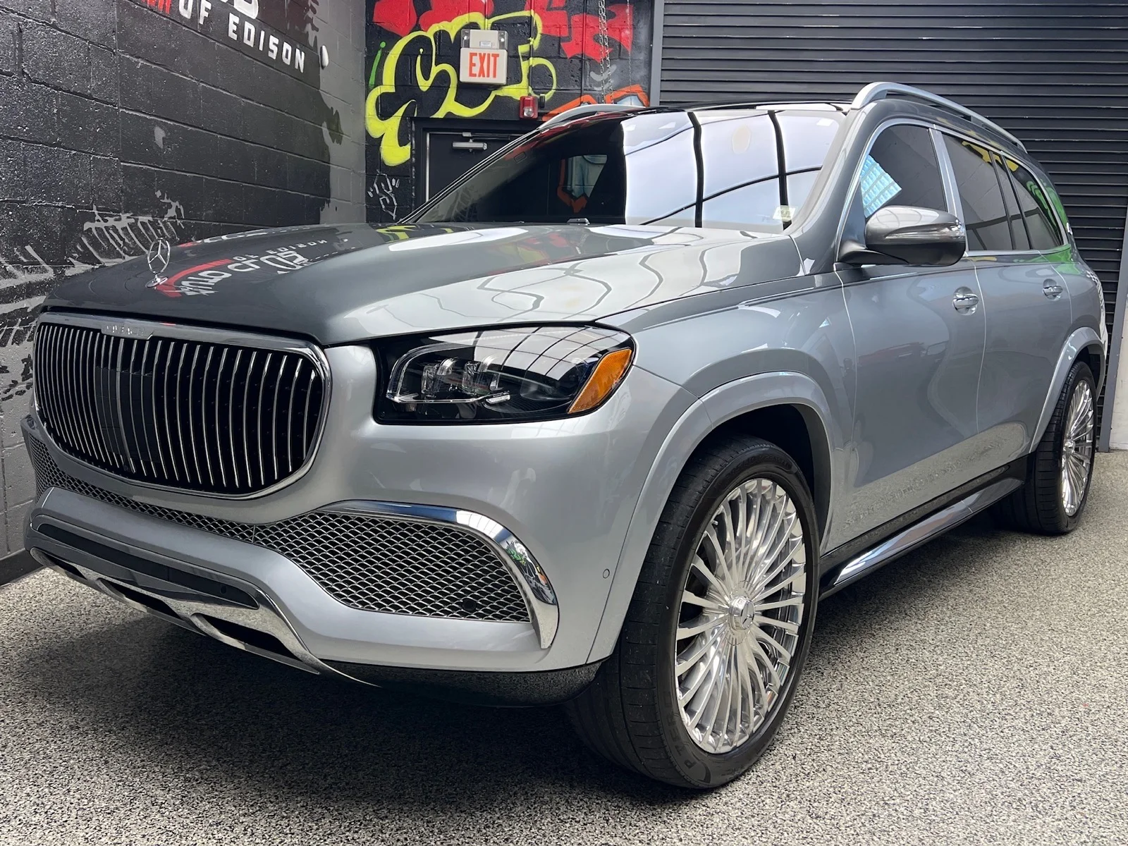 Used 2022 Cirrus Silver Metallic (922) Mercedes-Benz Mercedes-Maybach GLS 600 4MATIC® image 3