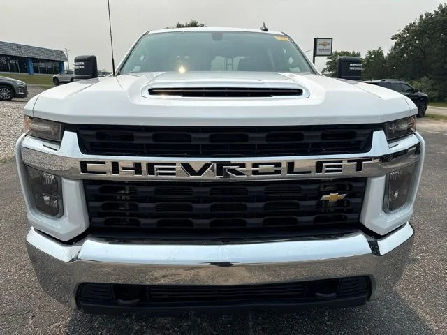Used 2022 White Chevrolet LT image 2