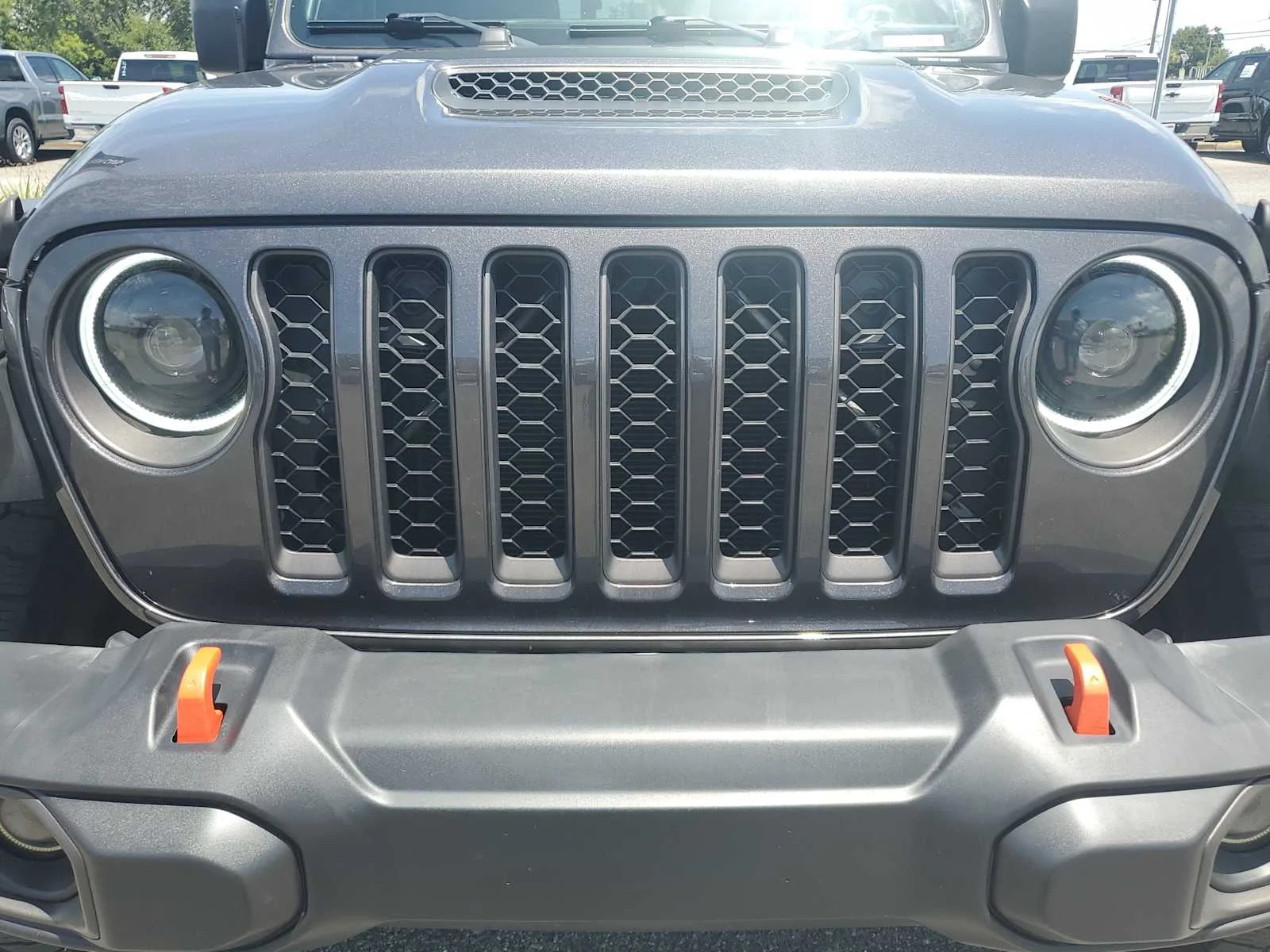 Used 2023 Granite Crystal Metallic Jeep Mojave image 11