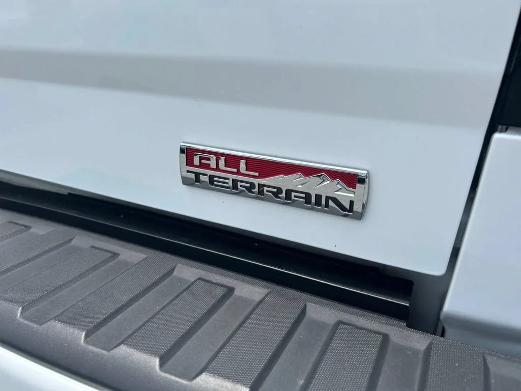Used 2016 White GMC SLE image 7