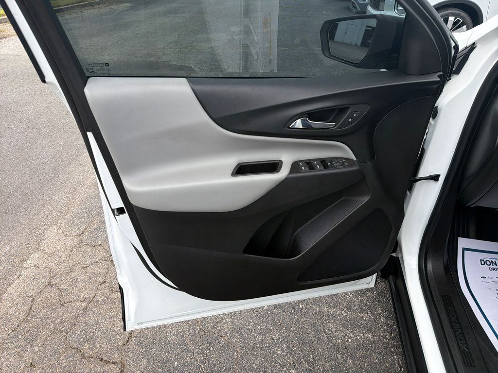 Used 2022 White Chevrolet LS image 12
