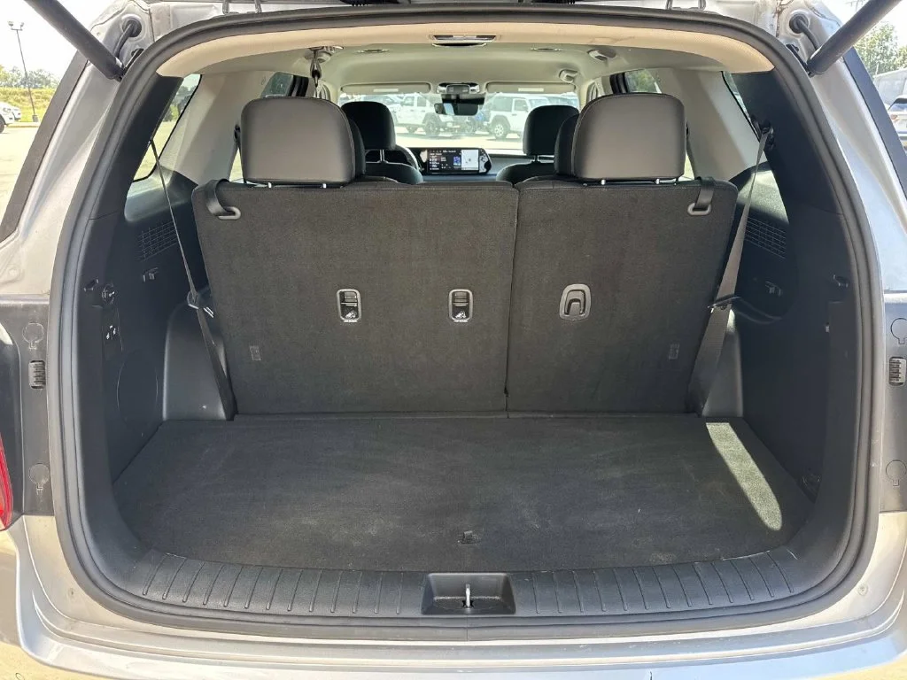 Used 2025 Silver Hyundai SEL image 14