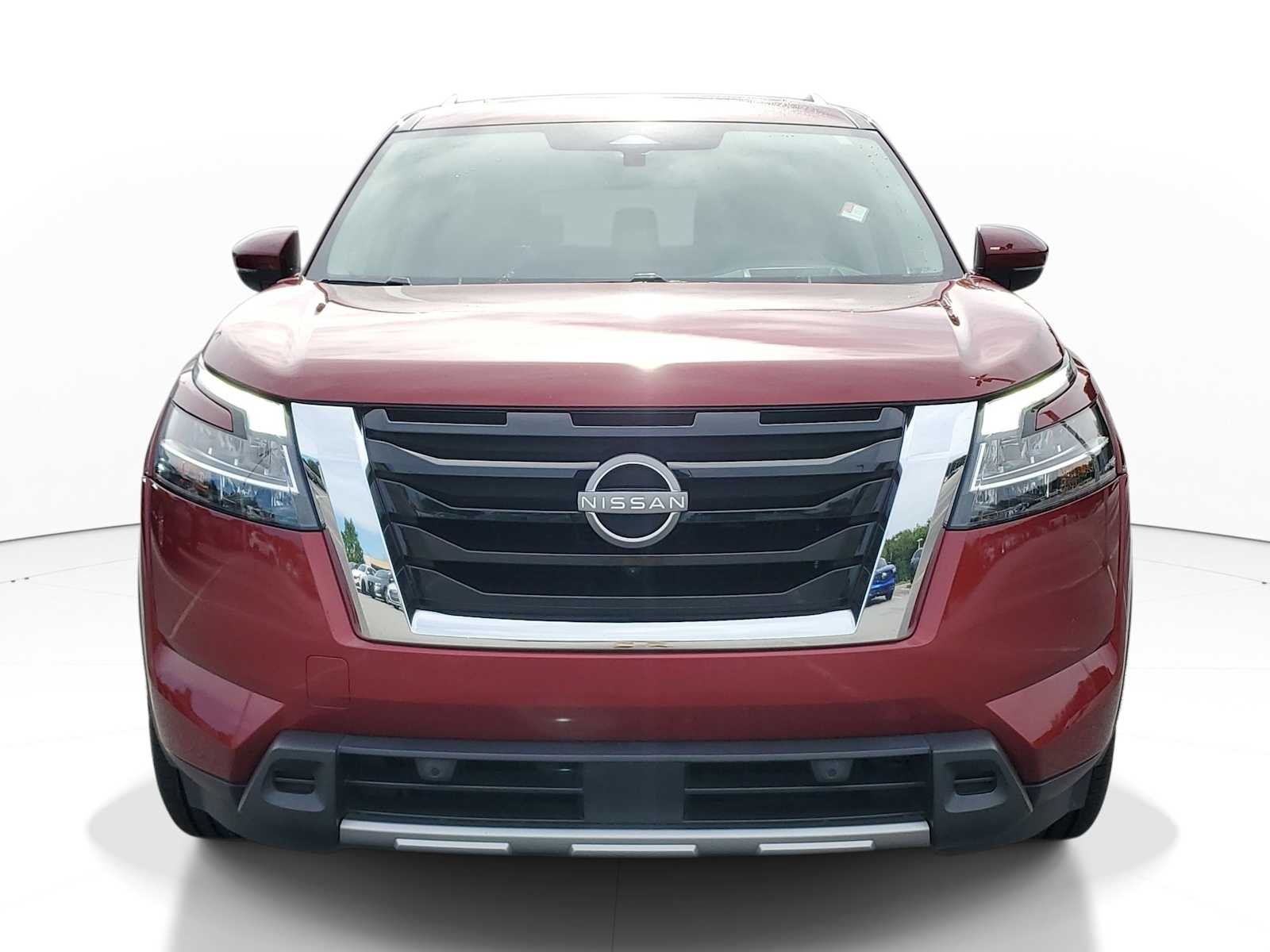 Used 2023 Scarlet Ember Tintcoat Nissan Platinum image 3