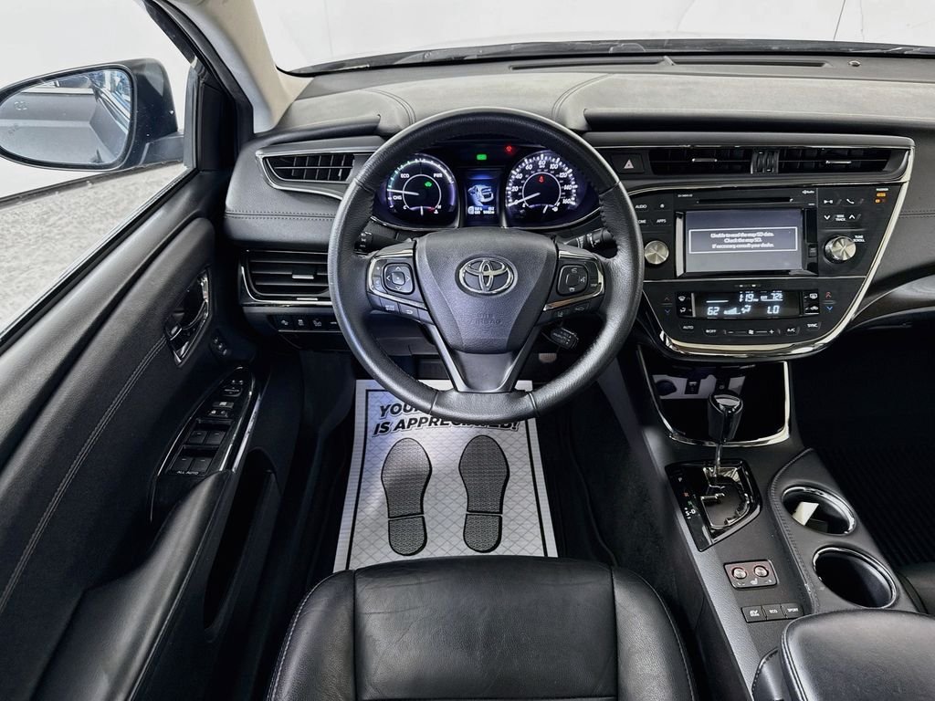Used 2018 Magnetic Gray Metallic Toyota Hybrid XLE Premium image 22