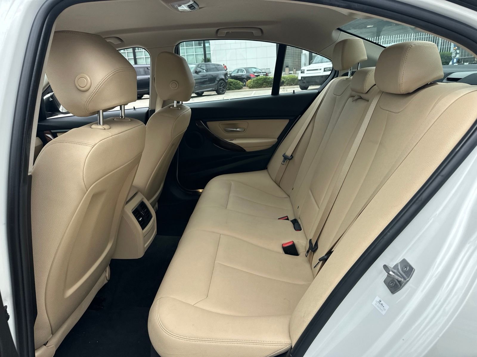 Used 2018 Alpine White BMW 320i image 13