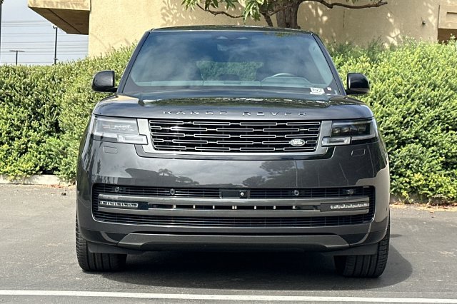 Used 2024 Gray Land Rover SE image 8
