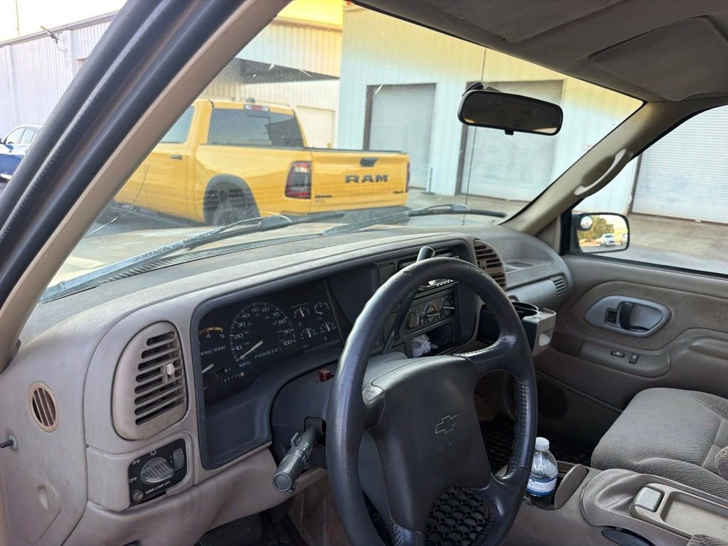 Used 1996  Chevrolet Cheyenne image 30