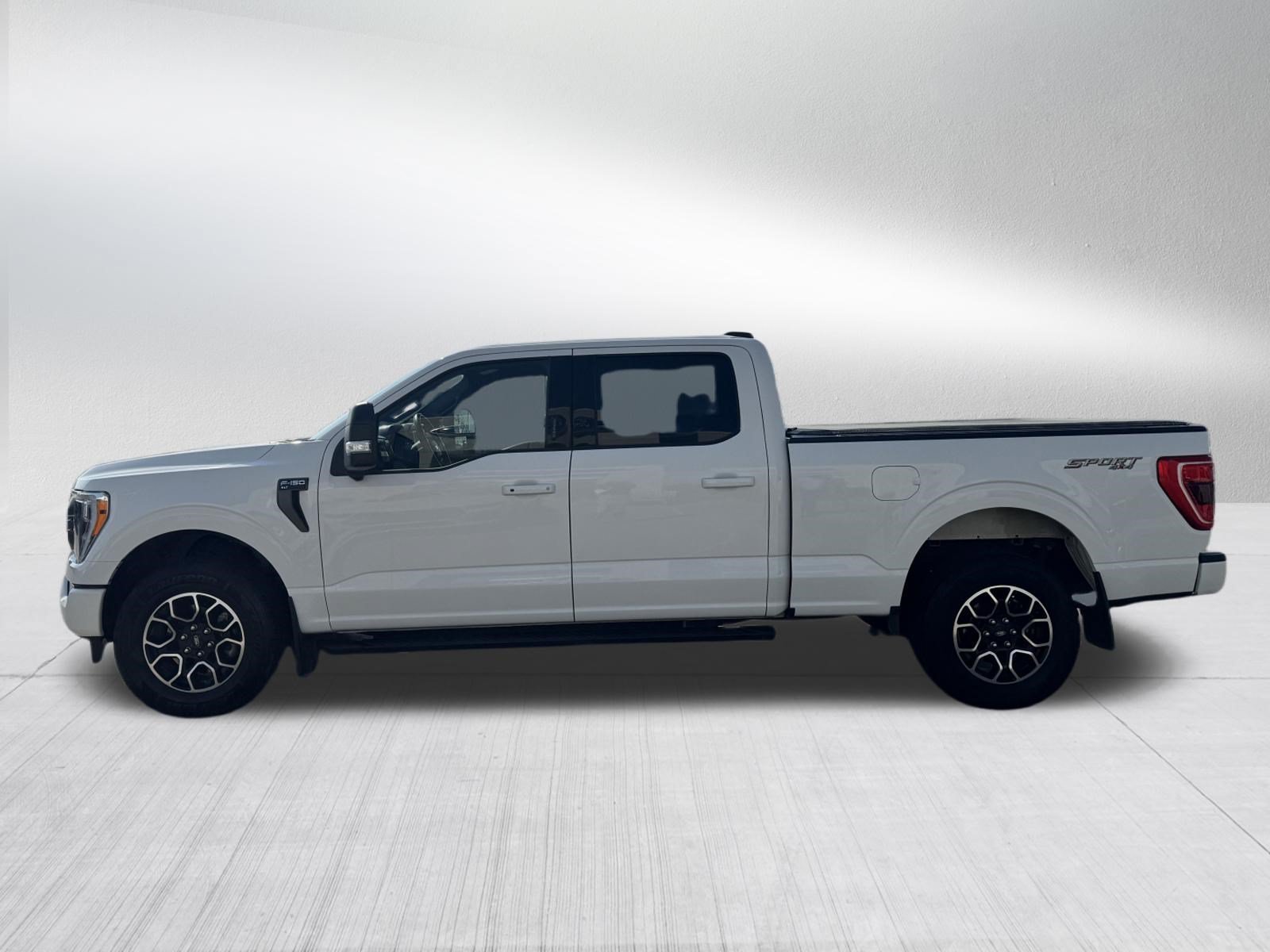Certified Used 2022 Oxford White Ford XLT image 4
