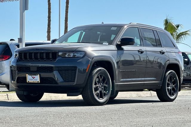 New 2026 Baltic Gray Metallic Clear-Coat Exterior Paint Jeep Laredo Altitude image 7