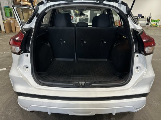 Certified Used 2021 Aspen White / Super Black Nissan SR image 25