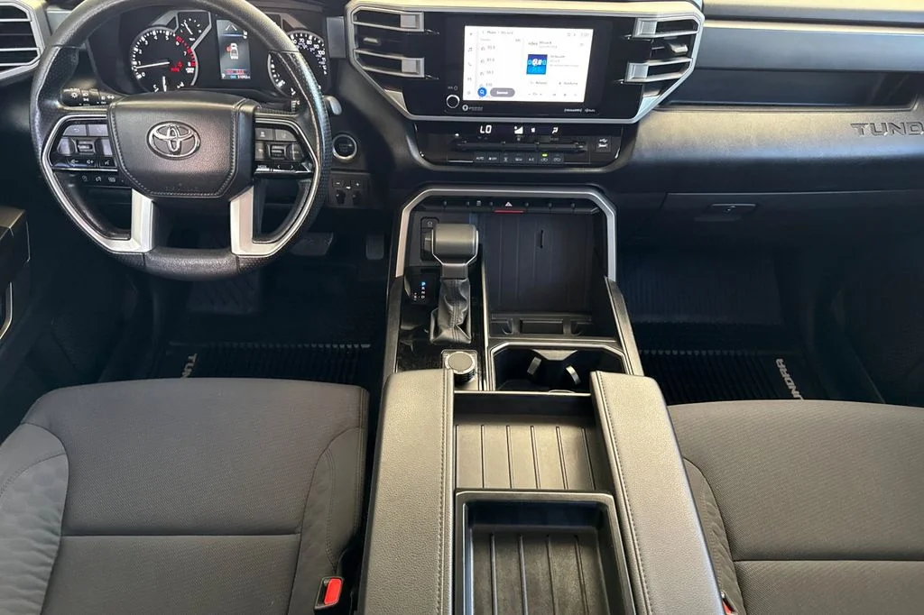 Used 2022 White Toyota SR5 image 17