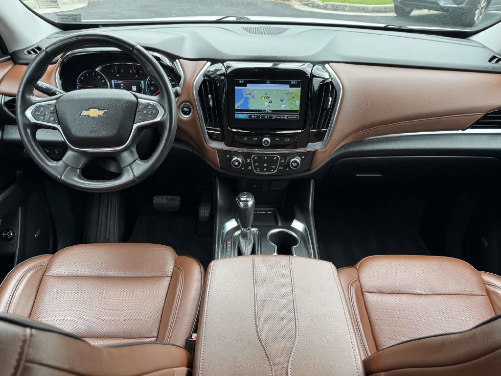 Used 2018 Beige Chevrolet High Country image 3