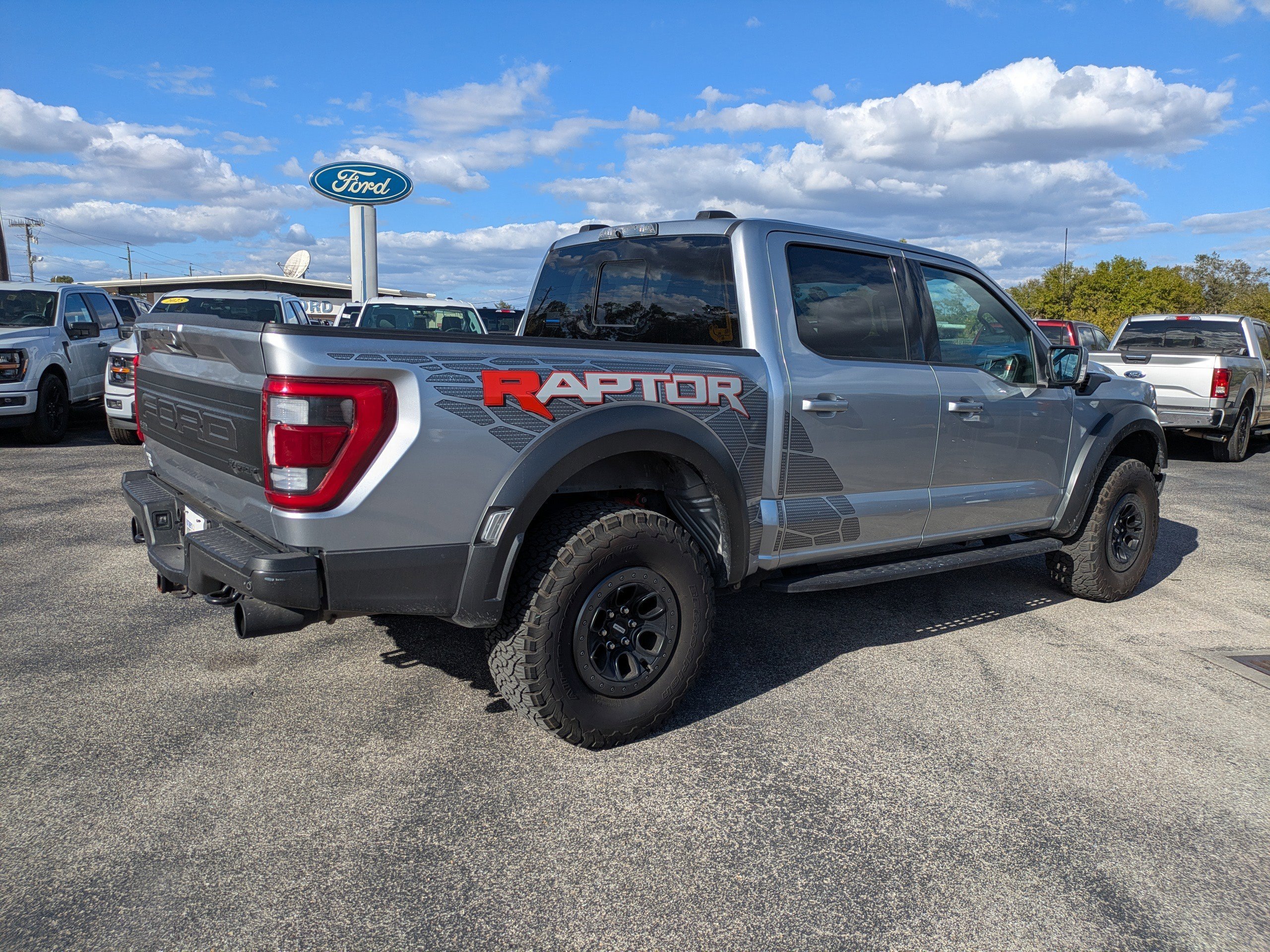 Used 2023  Ford Raptor image 4