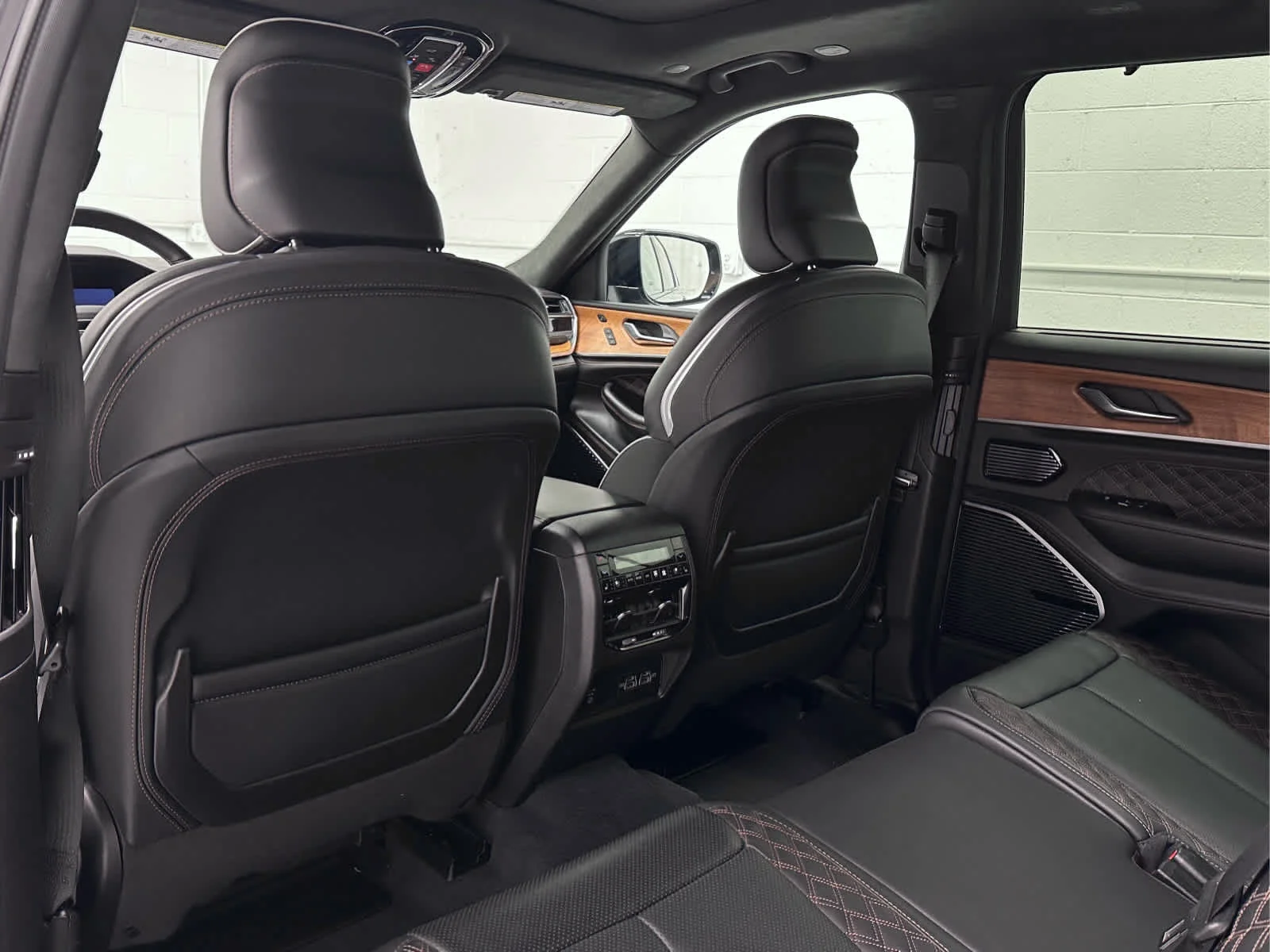 Used 2023 Midnight Sky Jeep Summit Reserve image 14
