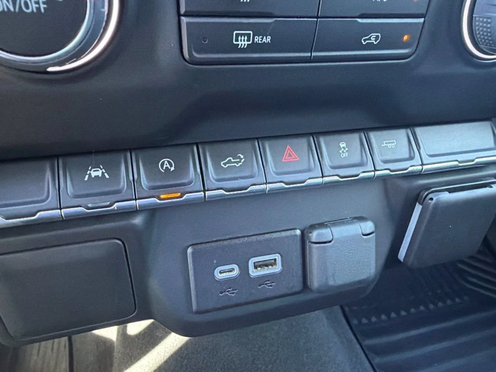 Used 2022 SUMMIT WHITE Chevrolet Custom image 23