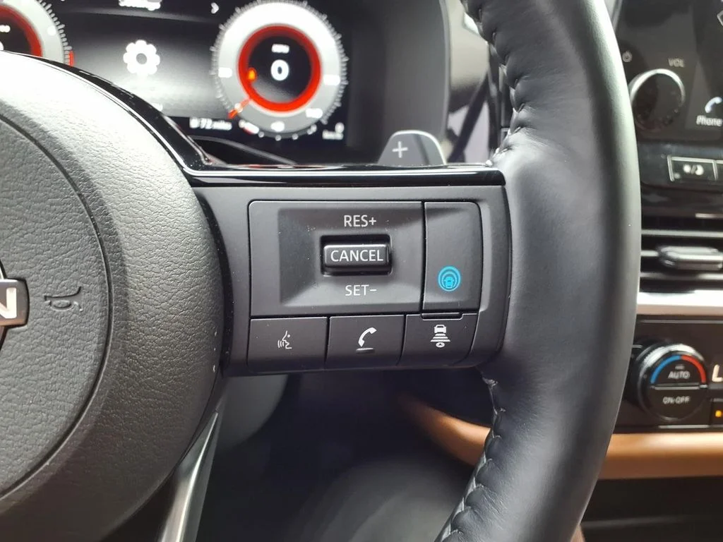 Used 2023 Gray Nissan Platinum image 14