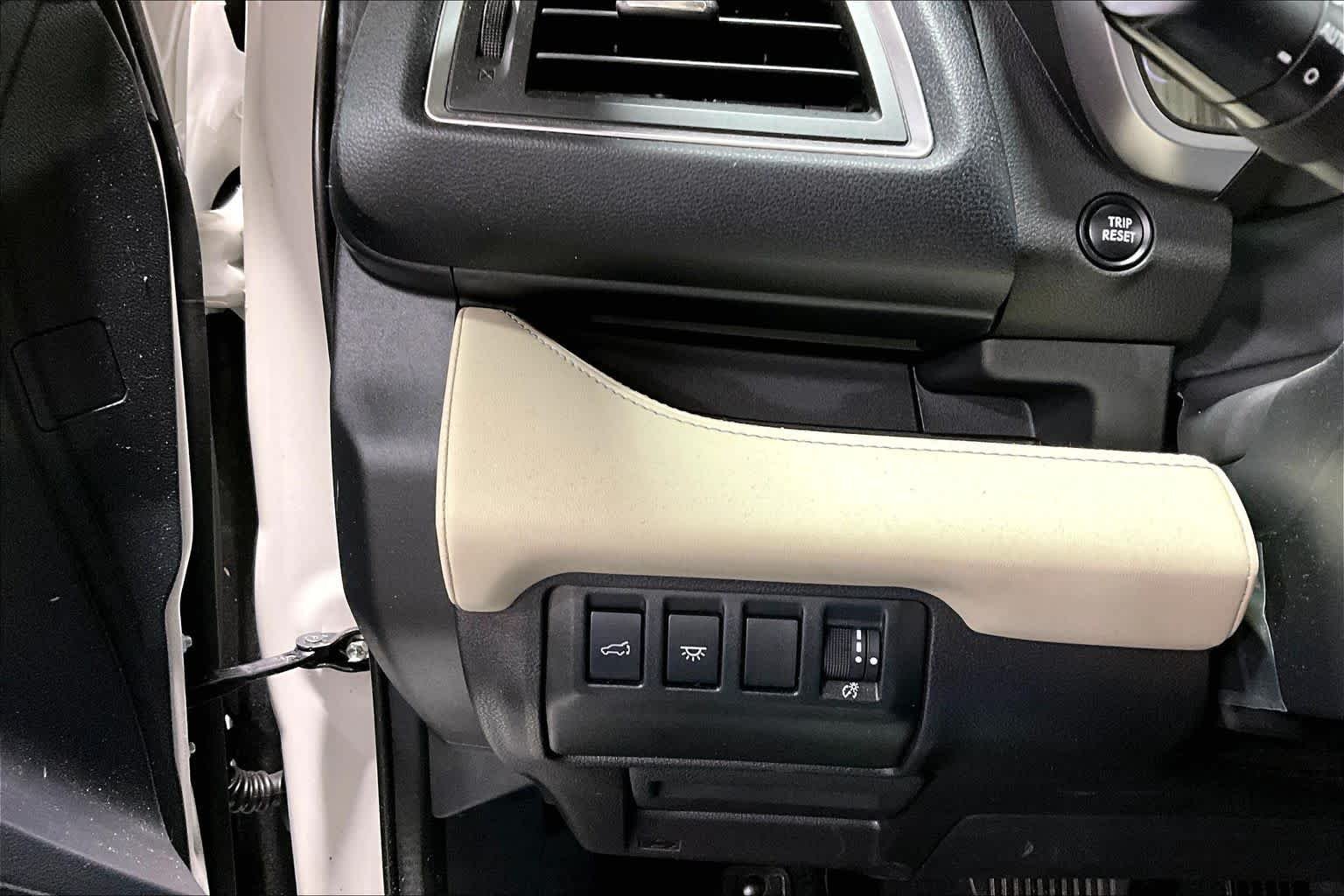 Used 2023 Crystal White Pearl Subaru Limited image 35