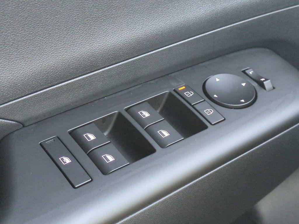 New 2027 Green Hyundai SE FWD image 29
