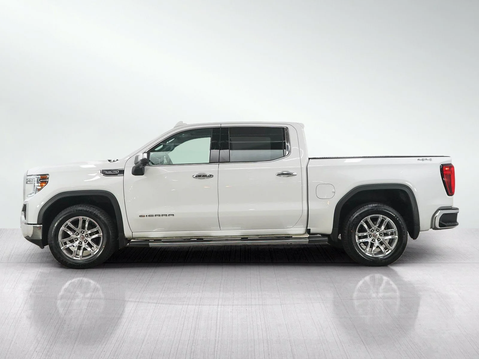 Used 2019 GMC Sierra 1500 SLT with VIN 3GTU9DED5KG298442 for sale in Roseville, Minnesota