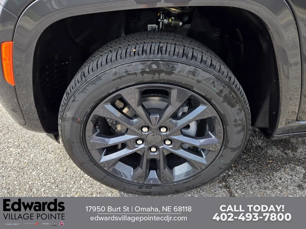 New 2026 Baltic Gray Metallic Clear-Coat Exterior Paint Jeep Limited Reserve image 9
