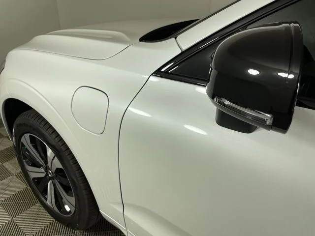 2025 Volvo XC60 Plus - Photo 13
