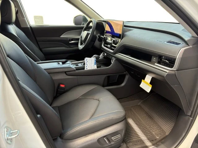 New 2026 Wind Chill Pearl <sup>1</sup> Toyota  XLE image 20
