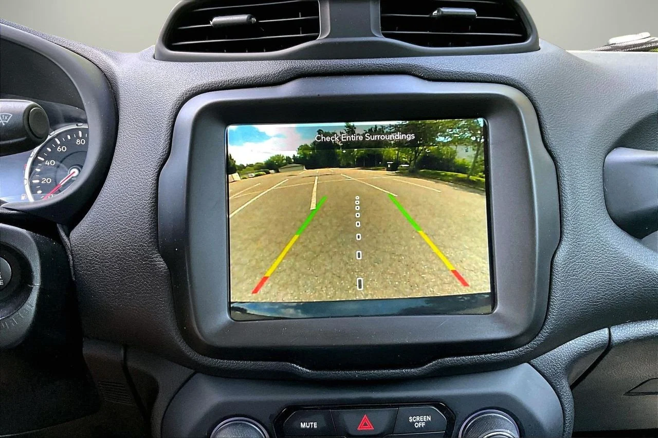 Used 2022 Black Jeep Latitude image 13