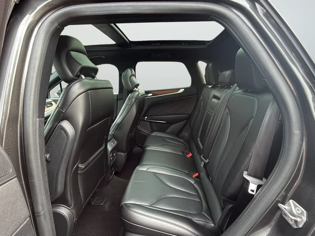 Used 2019 Gray Lincoln Reserve image 27