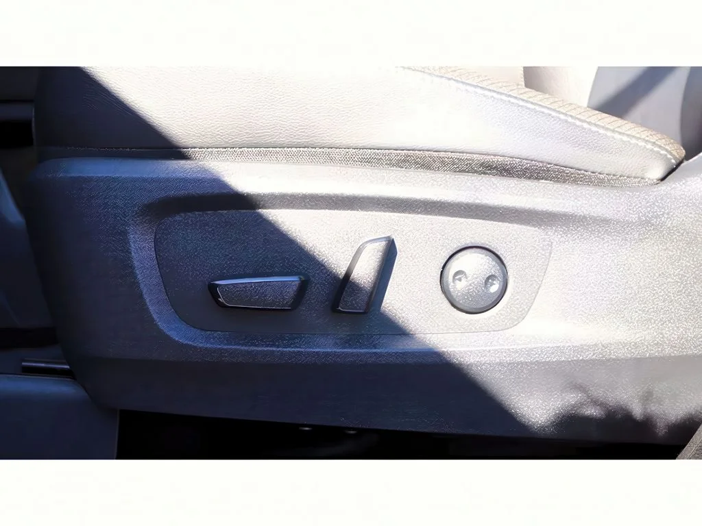 2025 Nissan Pathfinder SL - Photo 13