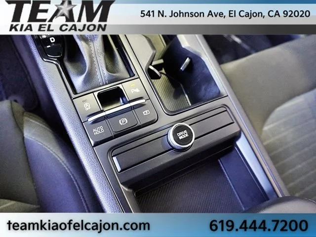 Used 2025 White Kia LXS image 33