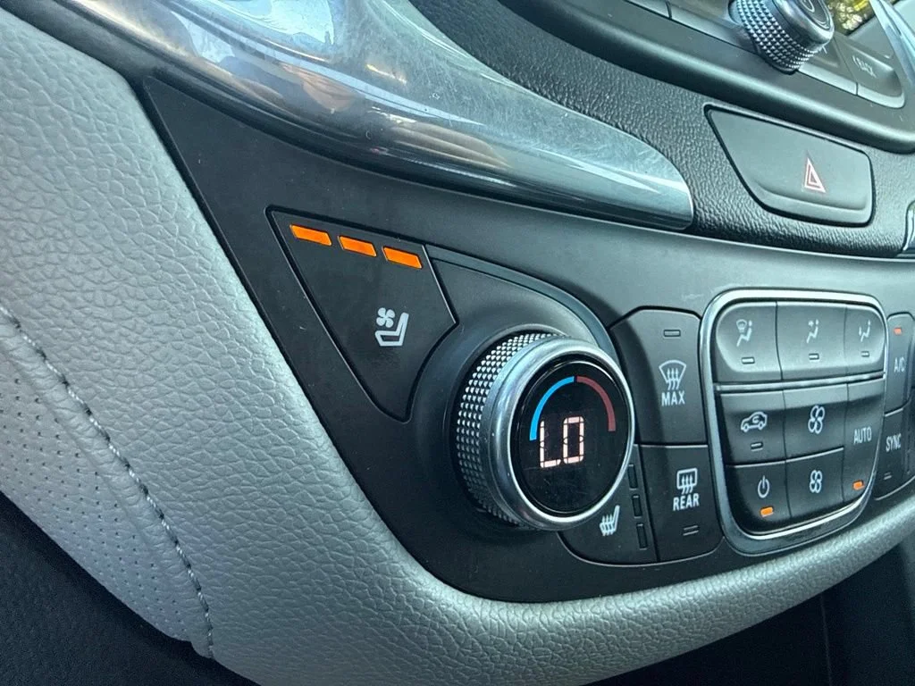 Used 2018 MOSAIC BLACK METALLIC Chevrolet Premier image 23